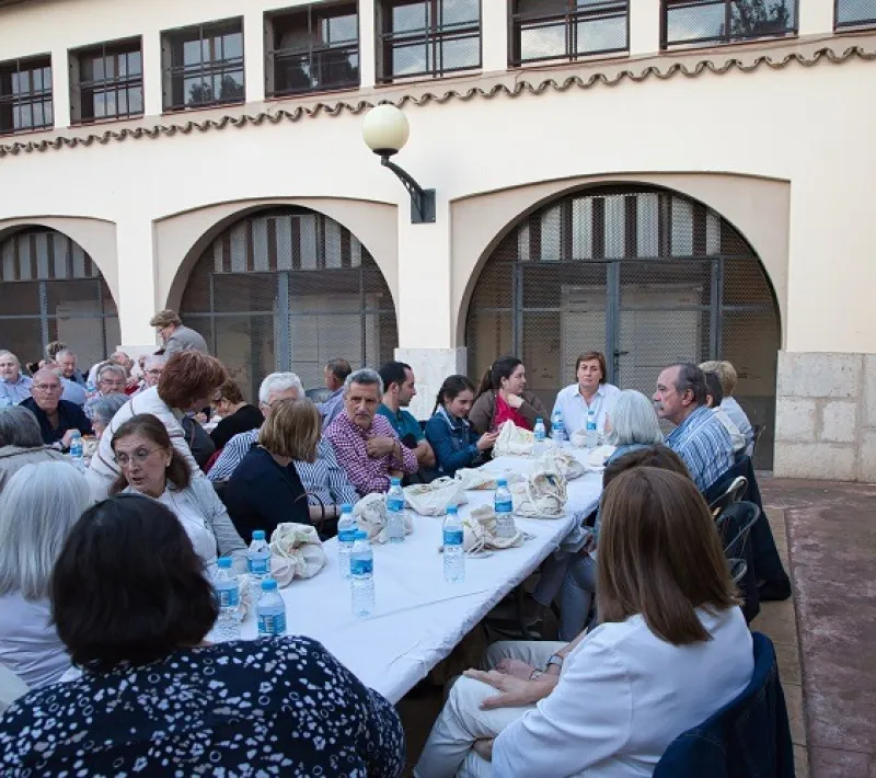 Cena solidaria en la comarcal de Sagunto de Manos Unidas Valencia.