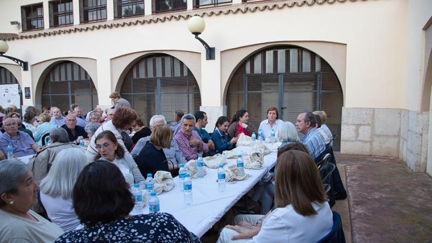 Cena solidaria en la comarcal de Sagunto de Manos Unidas Valencia.
