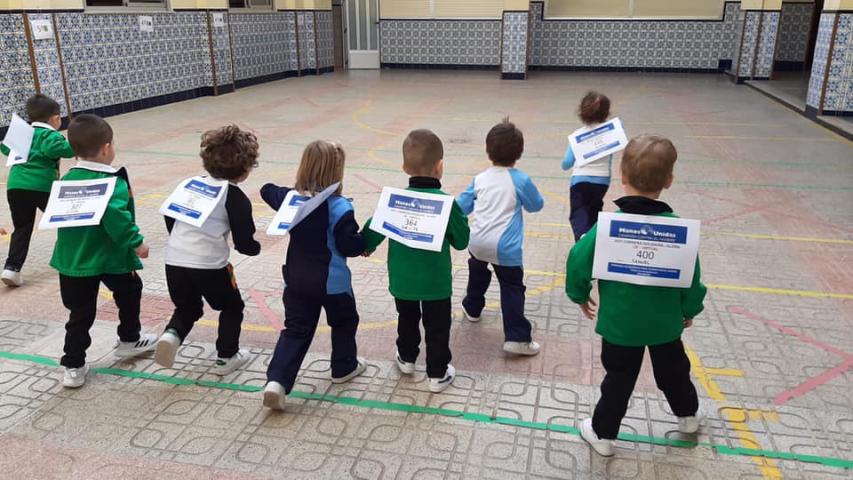 Participantes en la campaña organizada por la comarcal de Manos Unidas Alcira.