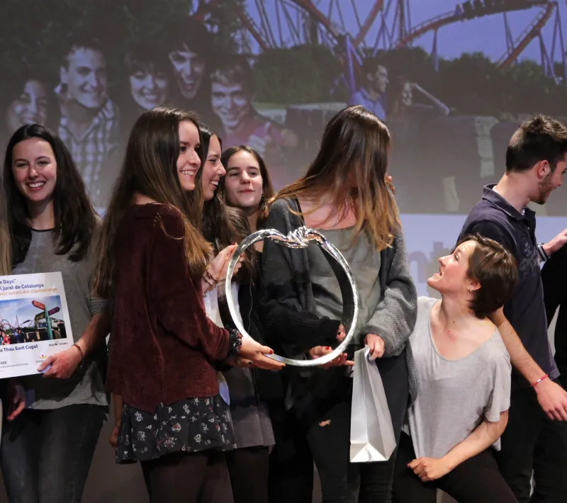 Los alumnos de la Escuela Thau reciben el premio