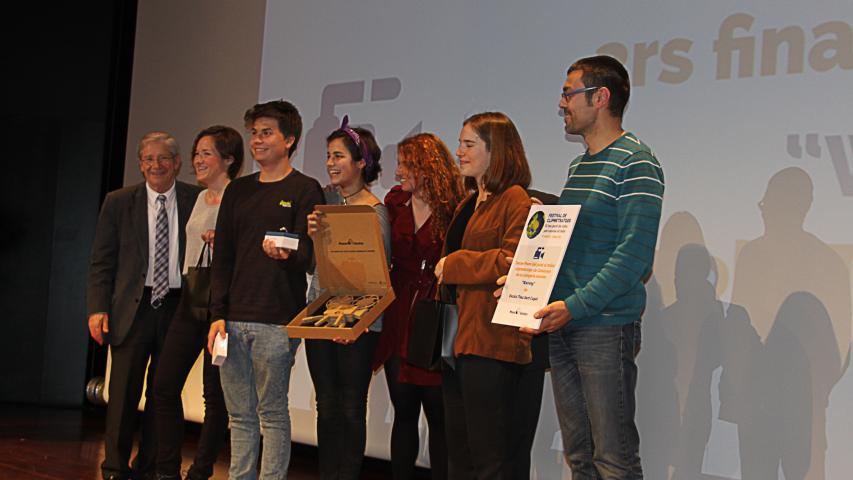 Los alumnos de la Escuela Thau reciben el premio