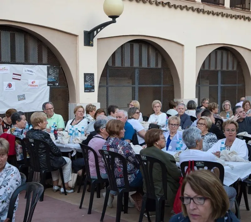 Cena solidaria en la comarcal de Sagunto de Manos Unidas Valencia.