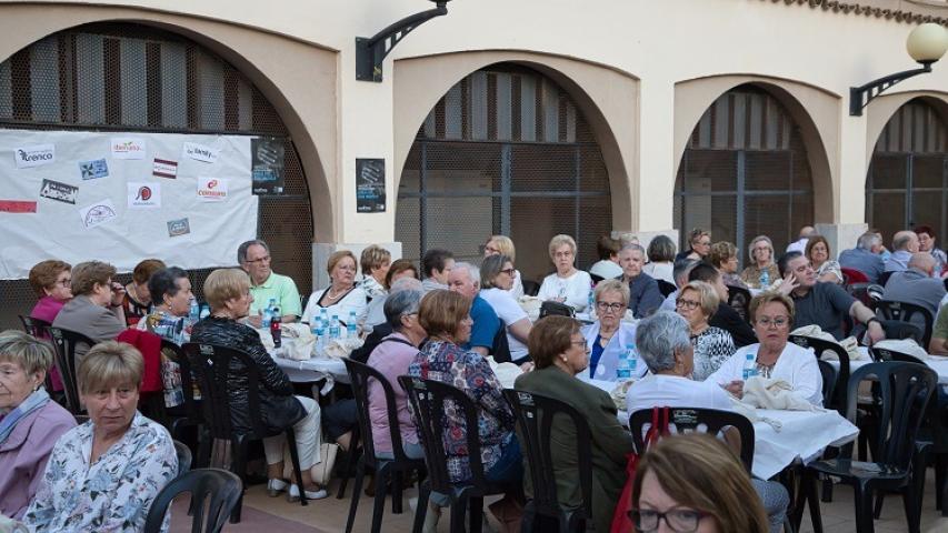 Cena solidaria en la comarcal de Sagunto de Manos Unidas Valencia.