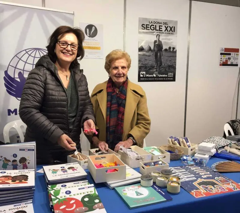 Puesto solidario en la Feria de Navidad de Tarragona