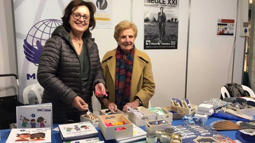 Puesto solidario en la Feria de Navidad de Tarragona