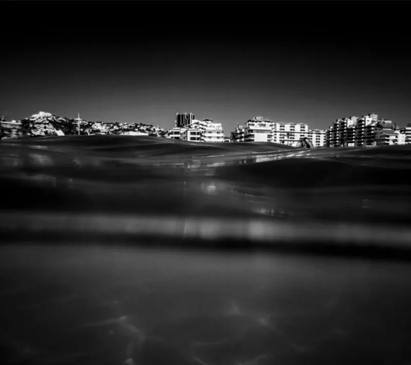 Segundo premio Categoría Adultos: Óscar Emilio Barrera por la imagen  "A nivel del mar".