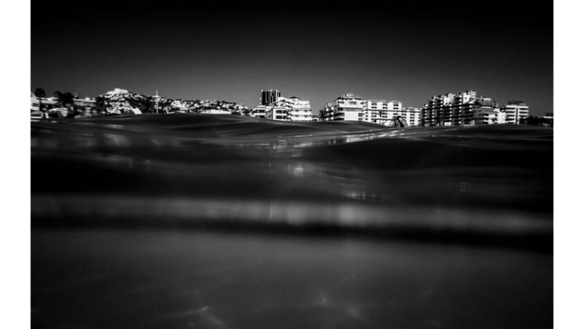 Segundo premio Categoría Adultos: Óscar Emilio Barrera por la imagen  "A nivel del mar".