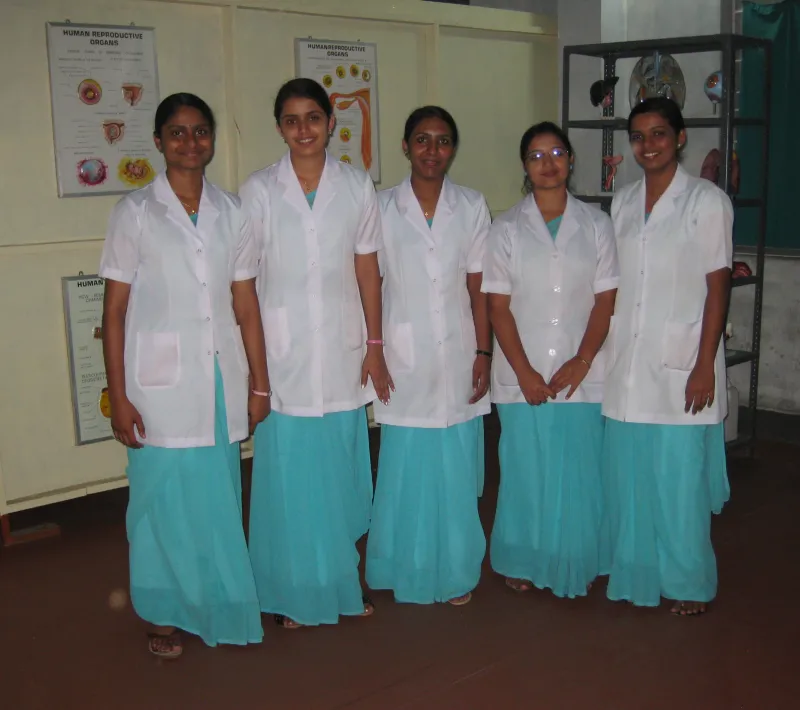 Personal sanitario de un hospital de Maharashtra, India