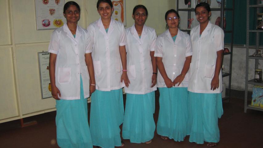 Personal sanitario de un hospital de Maharashtra, India