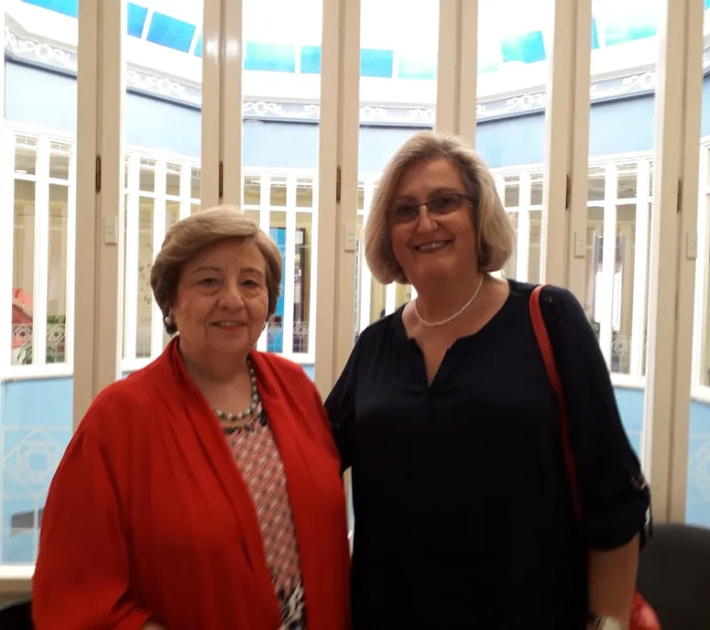 Amparo Fauli, delegada de Castellón (derecha de la imagen) y Pilar Acín, su antecesora en el cargo.