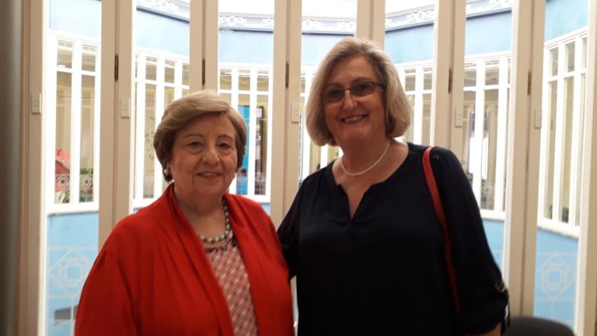 Amparo Fauli, delegada de Castellón (derecha de la imagen) y Pilar Acín, su antecesora en el cargo.