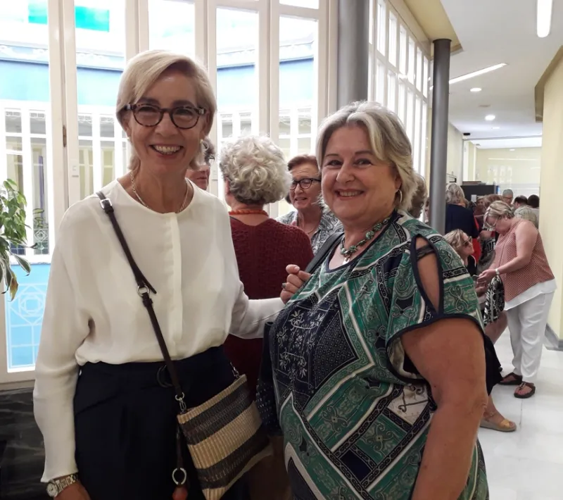 La delegada de Valencia, Ana Ruiz Ruiz (derecha de la imagen) con una de las voluntarias de Valencia.