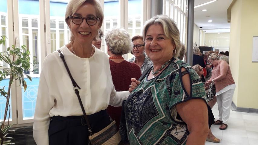 La delegada de Valencia, Ana Ruiz Ruiz (derecha de la imagen) con una de las voluntarias de Valencia.