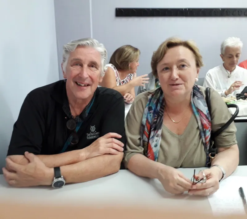 Dos de nuestros voluntarios que trabajan para Manos Unidas Valencia.