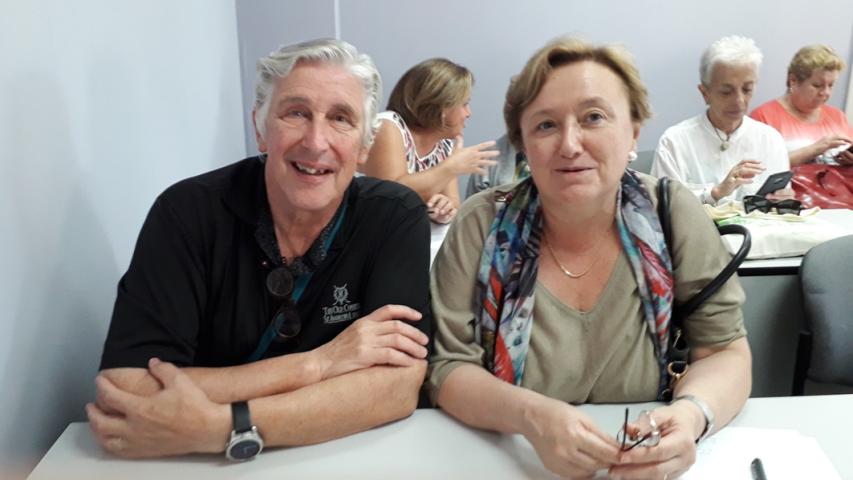 Dos de nuestros voluntarios que trabajan para Manos Unidas Valencia.