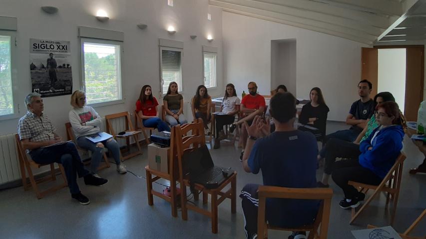 Vídeos, charlas y trabajos en grupo fueron algunas de las actividades de este campamento de Manos Unidas Valencia.