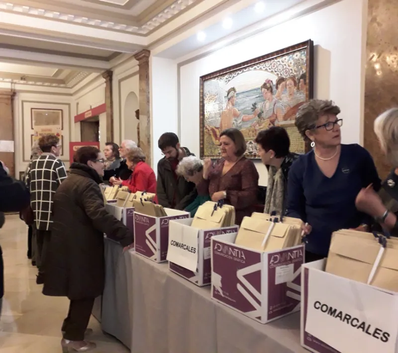 Las voluntarias de Manos Unidas de Comarcales reciben a sus compañeras.