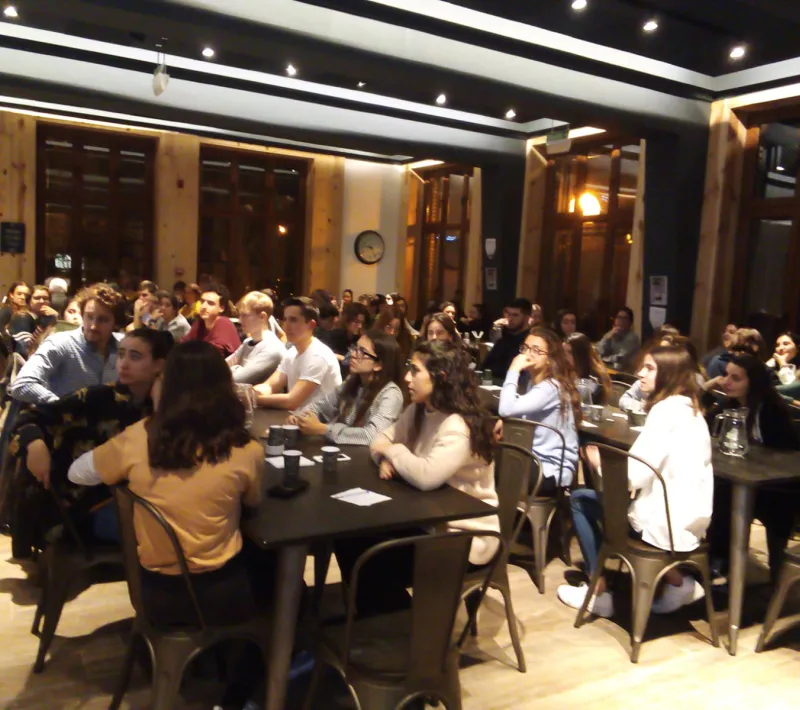 Cena solidaria del arroz en el Colegio Mayor Roncesvalles