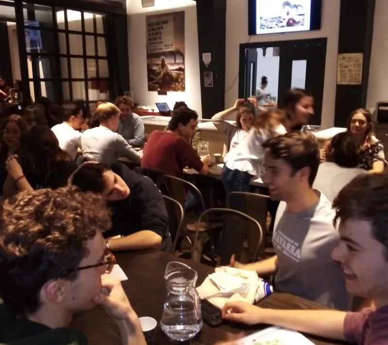 Cena del hambre en el Colegio Mayor Roncesvalles de Pamplona