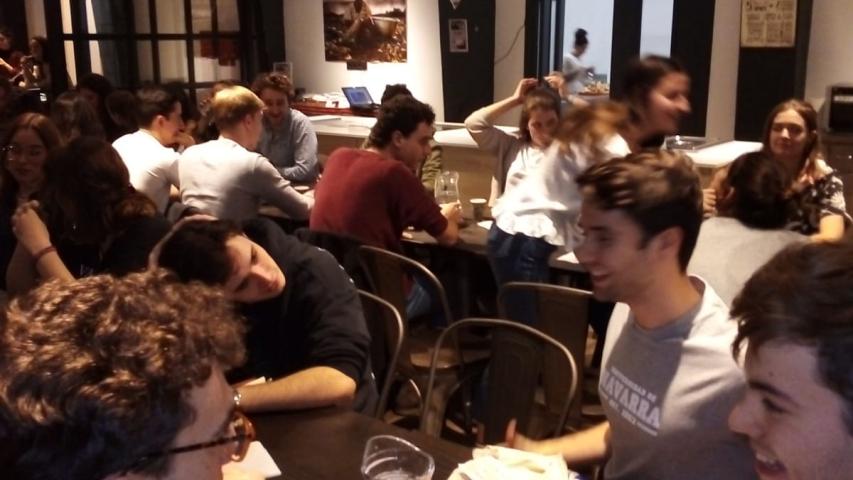 Cena del hambre en el Colegio Mayor Roncesvalles de Pamplona