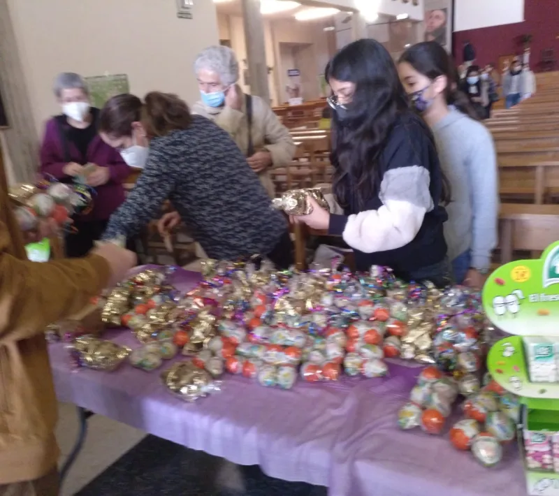Bombones solidarios en la Parroquia Nuestra Sra. del Pilar de Echavacoiz de Pamplona