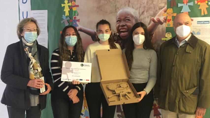 Entrega del segundo premio del Festival de Clipmetrajes en el Colegio San Cernin de Pamplona