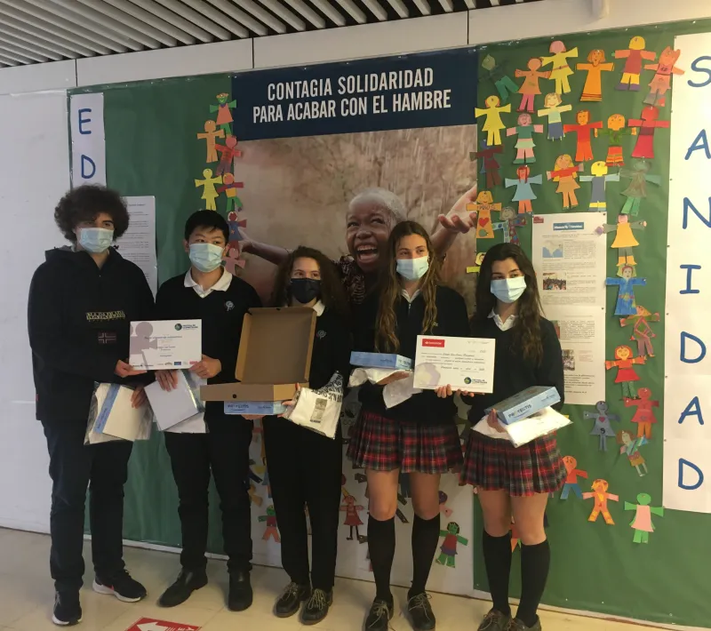 Entrega del primer premio del Festival de Clipmetrajes en el Colegio San Cernin de Pamplona