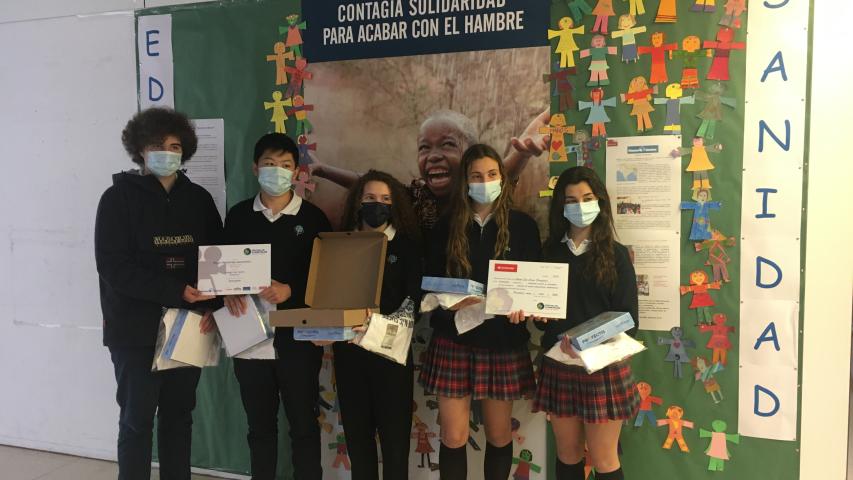 Entrega del primer premio del Festival de Clipmetrajes en el Colegio San Cernin de Pamplona