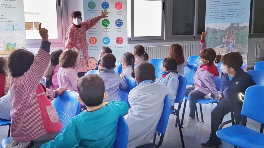 Exposición del agua de Manos Unidas en el Colegio Público Ntra. Sra. del Patrocinio de Milagro