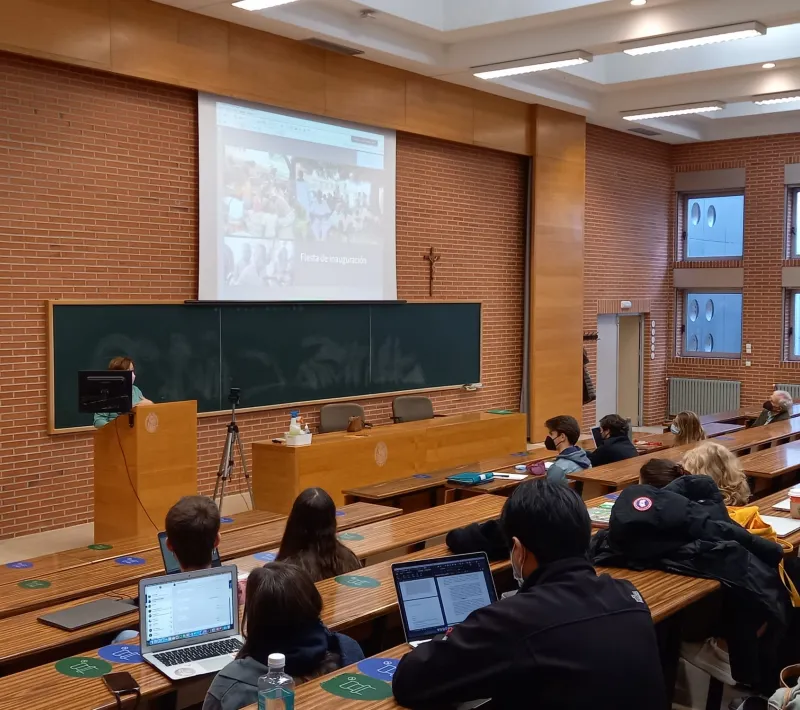 Charla a estudiantes de Relaciones Internacionales de la Universidad de Navarra