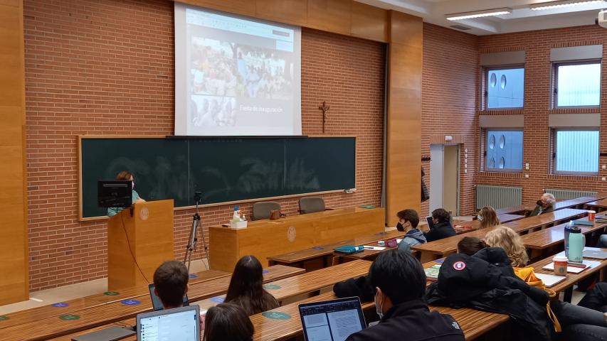 Charla a estudiantes de Relaciones Internacionales de la Universidad de Navarra