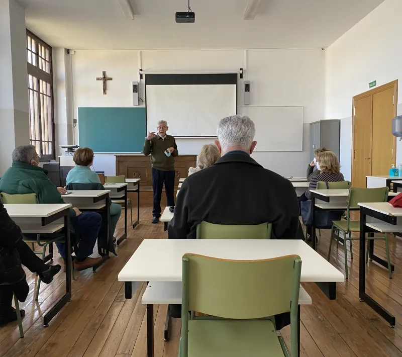 Visita del misionero Joaquín Castiella a la delegación de Pamplona