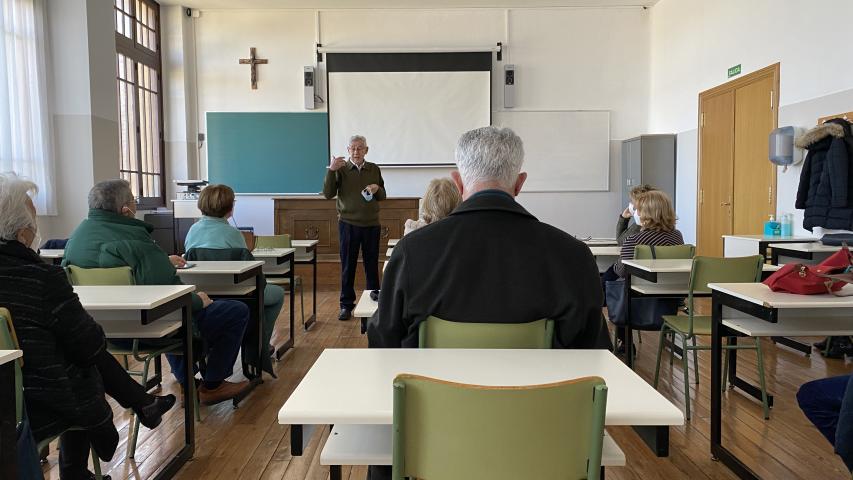 Visita del misionero Joaquín Castiella a la delegación de Pamplona