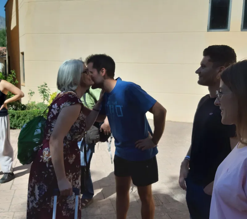 Bienvenida a los mayores. Foto: Manos Unidas.
