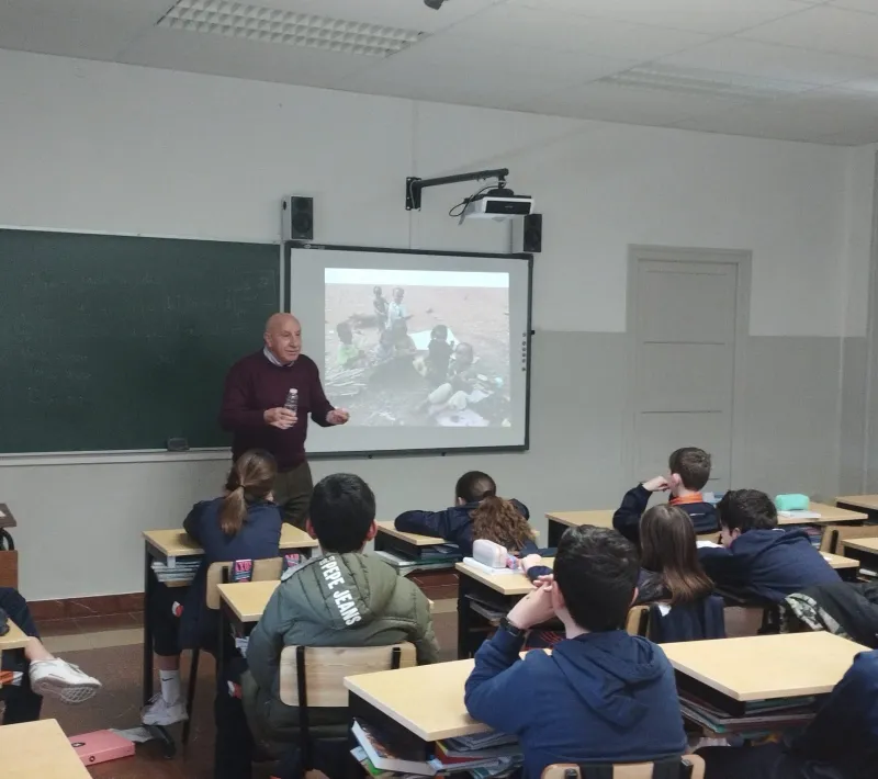 El misionero Mateo Aguirre en el Colegio Liceo Monjardín de Pamplona