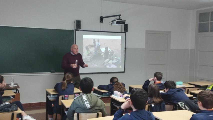 El misionero Mateo Aguirre en el Colegio Liceo Monjardín de Pamplona