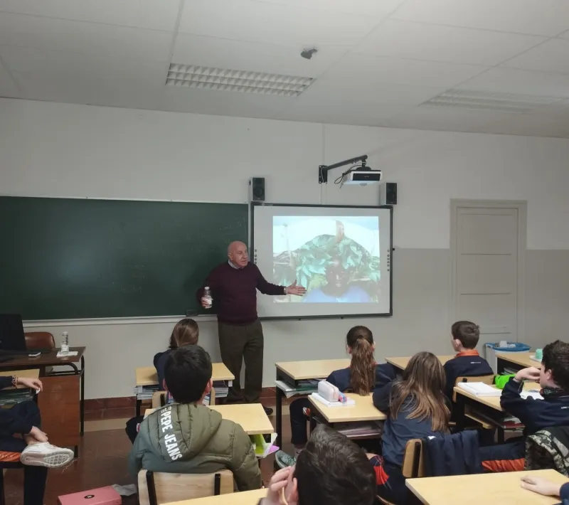 El misionero Mateo Aguirre en el Colegio Liceo Monjardín de Pamplona