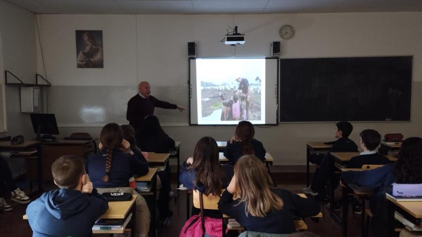 El misionero Mateo Aguirre en el Colegio Liceo Monjardín de Pamplona