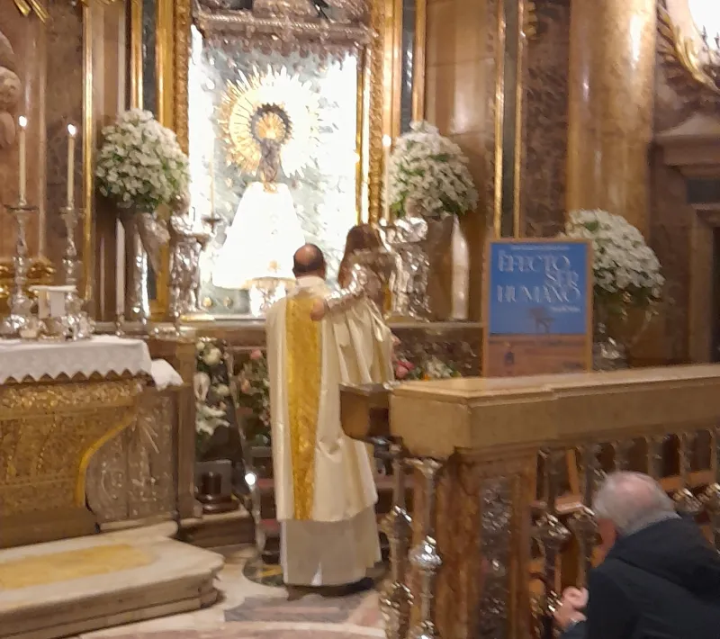 Presentación Campaña "El efecto ser humano" a la Virgen del Pilar