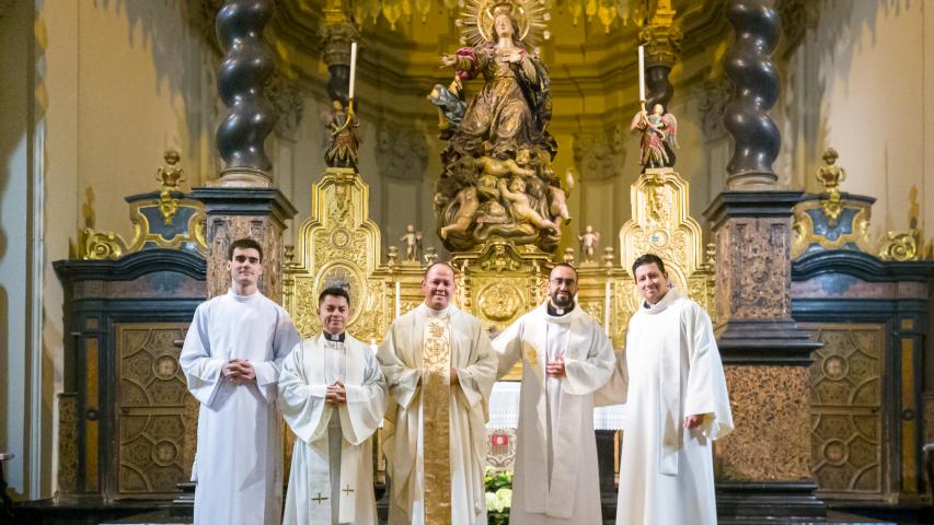 Celebración en la Parroquia de Cariñena del X Aniversario de vida sacerdotal de D. Freddy Pérez
