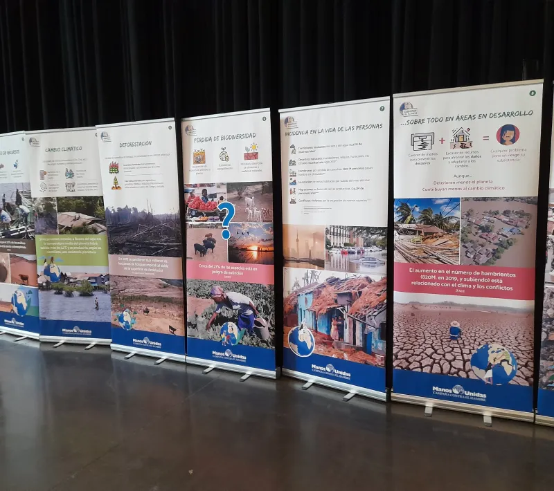 Exposición  de Manos Unidas "Cuidemos el planeta"