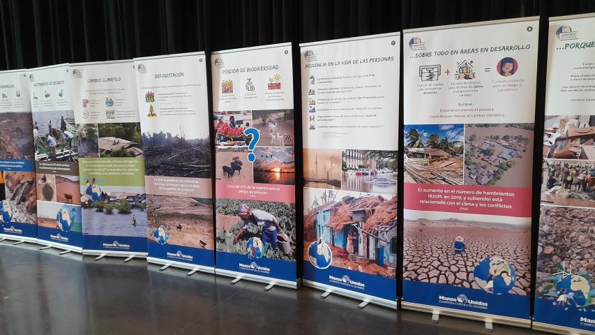 Exposición  de Manos Unidas "Cuidemos el planeta"