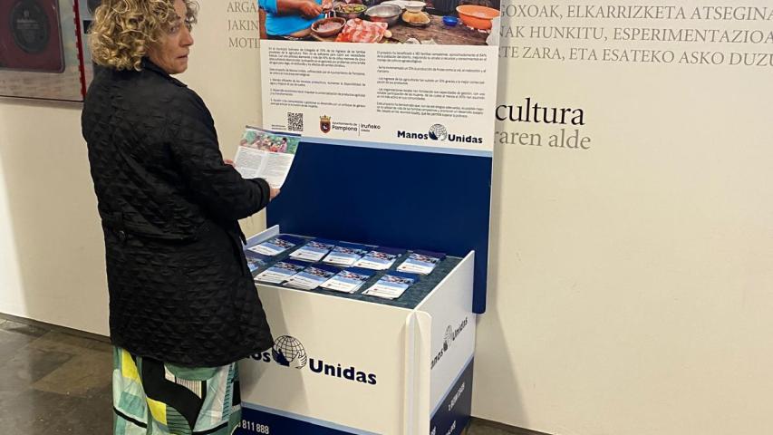 Civivox Mendillorri: stand del proyecto de Bolivia financiado por el Ayuntamiento de Pamplona