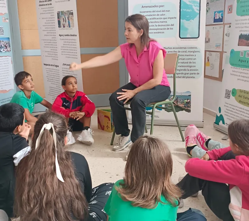 Exposición temática en centro educativo.