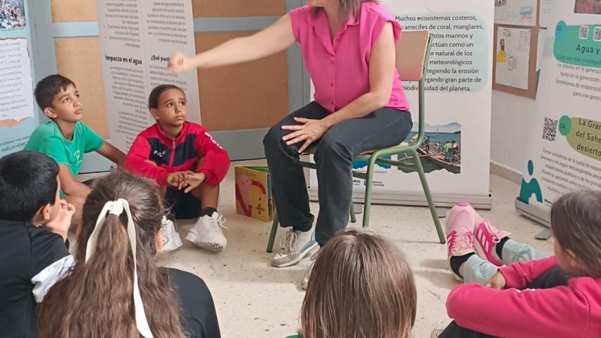 Exposición temática en centro educativo.