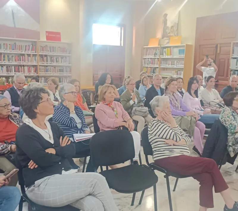 Sesión con Herminio Otero durante las V Jornadas por un Mundo Mejor 2026 en Telde, Gran Canaria.