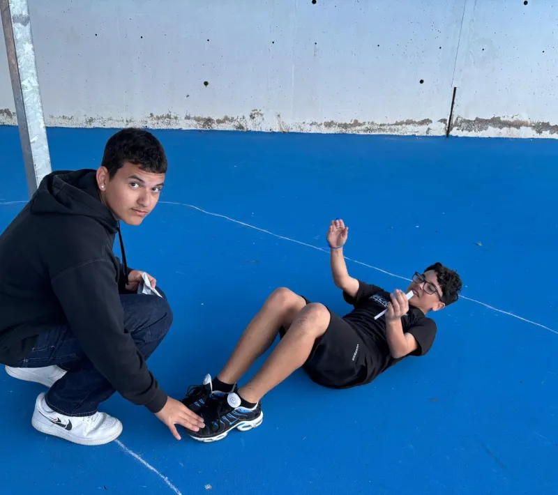 Estudiantes de secundaria durante actividad de sensibilización.
