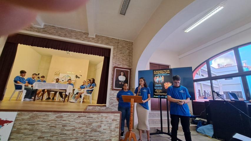 Momento de la obra de teatro de las V Jornadas por un Mundo Mejor celebradas en Telde, Gran Canaria.