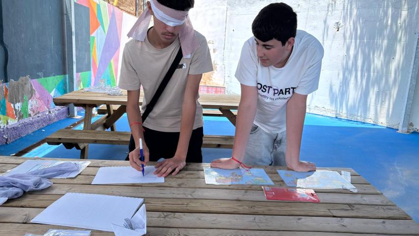 Estudiantes de secundaria durante actividad de sensibilización.
