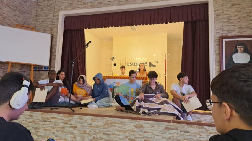 Momento de la obra de teatro de las V Jornadas por un Mundo Mejor celebradas en Telde, Gran Canaria.